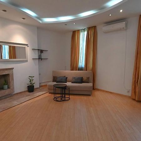 Classic Apt. On Liberty Square Tbilisi Luaran gambar