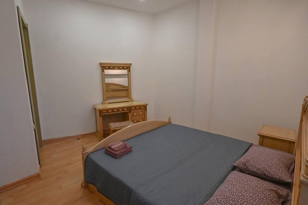 Classic Apt. On Liberty Square Tbilisi Luaran gambar