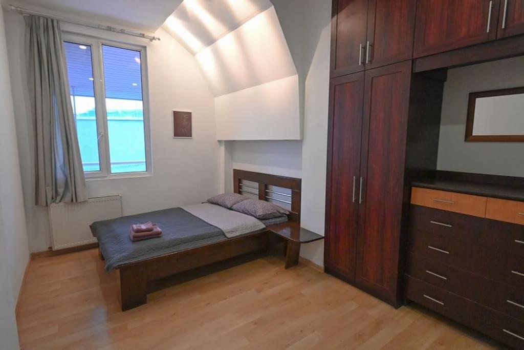 Classic Apt. On Liberty Square Tbilisi Luaran gambar