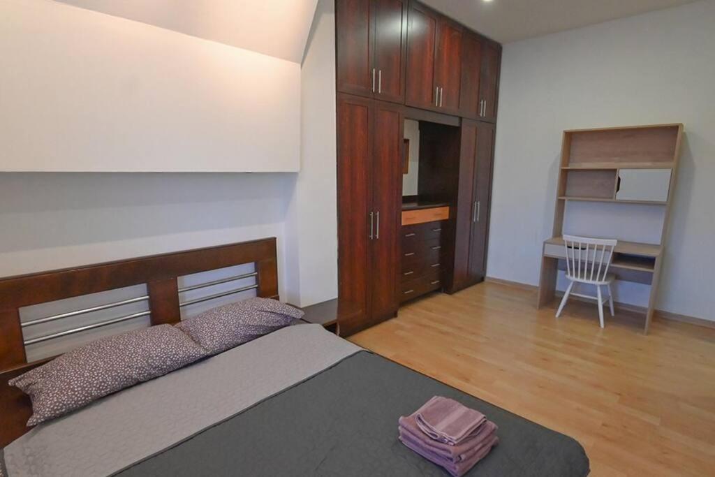 Classic Apt. On Liberty Square Tbilisi Luaran gambar