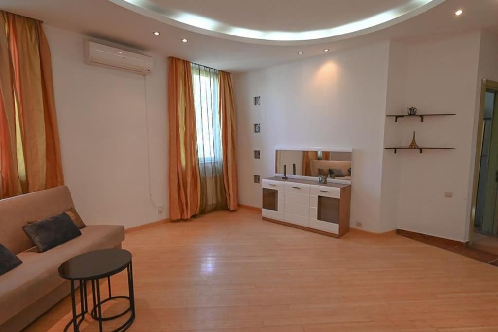 Classic Apt. On Liberty Square Tbilisi Luaran gambar