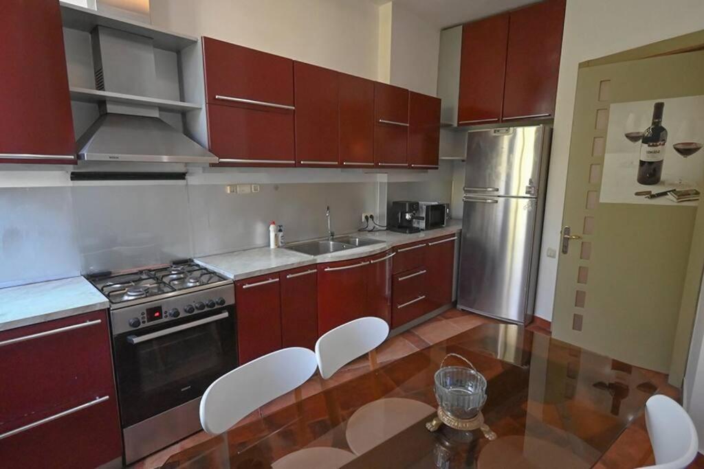 Classic Apt. On Liberty Square Tbilisi Luaran gambar