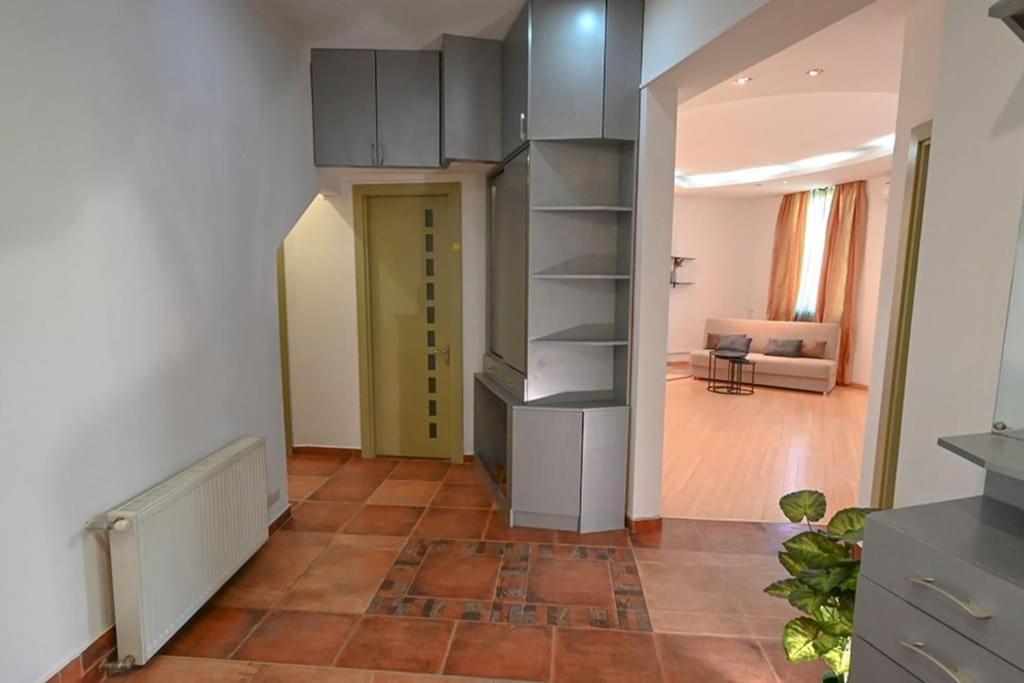 Classic Apt. On Liberty Square Tbilisi Luaran gambar